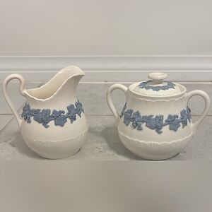 Wedgwood Etruria & Barlaston Queensware (Vintage) - Sugar & Creamer Set
